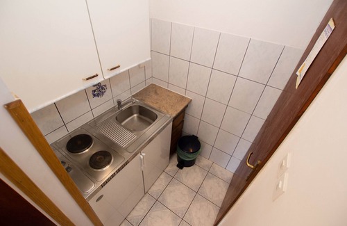 Sucuraj Apartment | Studio flat near beach Sućuraj, Hvar (AS-566-b)