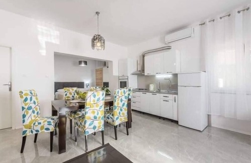 Poljica Apartment | Studio flat with terrace and sea view Poljica, Trogir (AS-21041-b)
