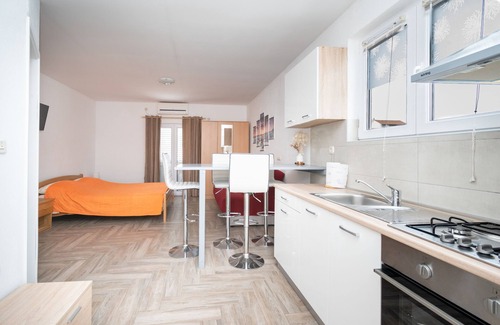 Tkon Apartment | Studio flat with terrace and sea view Tkon, Pašman (AS-17360-a)