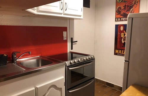 Les Lecques Apartment | Studio 37m - The beach 6 minutes walk - private parking - comfortable. Calm.