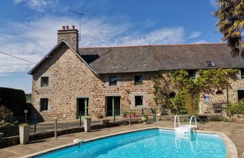 Saint-Quentin-sur-le-Homme House | STUDIO PRIVATIF ET SA PISCINE AUX AGAPANTHES DE CROMEL - Le Mont Saint-Michel