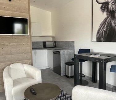 Les Attaques Apartment | Studio Gisèle