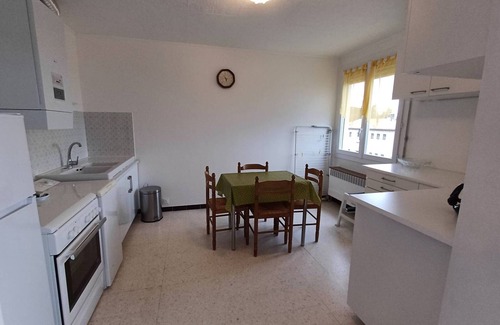 Balaruc-les-Bains Apartment | Studio in Balaruc-les-Bains with air conditioning and pets allowed
