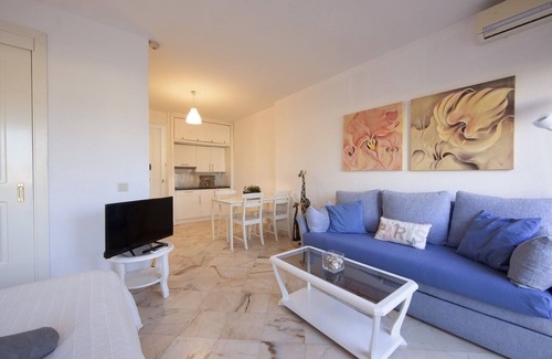 Nikki Beach Apartment | Studio in Marbella with Beachfront Pool