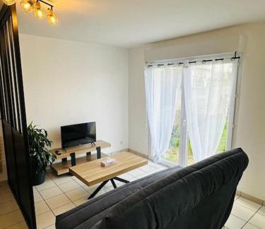 Jaunay-Clan Apartment | Studio lumineux & cosy, 3 min du Futuroscope