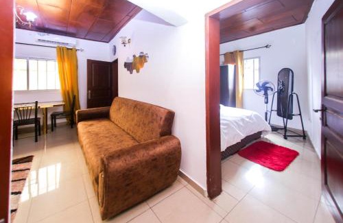 Yaounde Apartment | Studio meublé Carrefour Bastos en face du Black and White