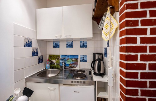 Nordstrand Apartment | Studio 'Morgensünn' with Private Terrace and Shared Garden