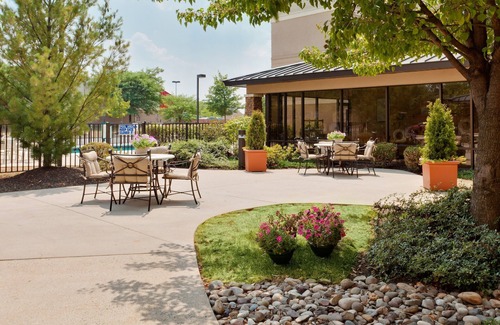 Allentown Apartment | Studio Near ABE with FREE 24h Airport Shuttle | Shared Hot Tub Access