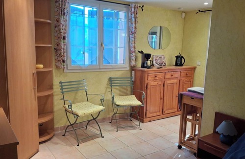 Pierrefeu-du-Var Apartment | Studio near HYÈRES promotion - 20.% in August