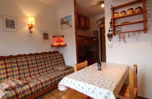 Les Carroz-d'Araches Apartment | Studio pour 4 personnes avec balcon et équipements, au pied des pistes et à 550m du village - FR-1-572-157