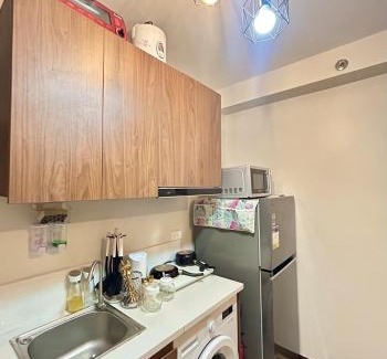 Lapu-Lapu Apartment | Studio Retreat with Balcony and Pool