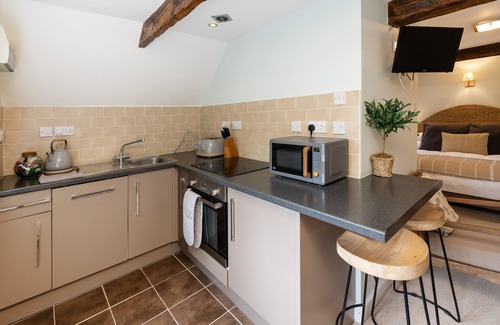 Chedington Apartment | Studio Room with Shower