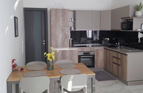 Qawra Apartment | Studio - Sleeps 2 - Balcony - 5 Min Walk To Beach