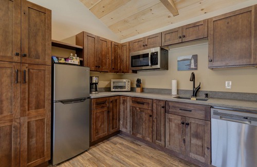 Sunapee Hotel | Studio Suite #9 at The Lodge | Minutes from Sunapee Harbor & Mount Sunapee