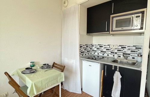 Aiguerelles Apartment | Studio Tout Confort, Accès aux Plages en 15 Minutes par Bus/tram Juste en Bas!