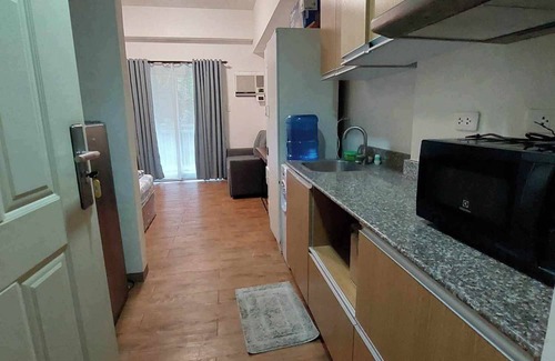 Mactan Export Processing Zone Apartment | Studio unit with balcony can accommodate 6 guest and it is near the airport.