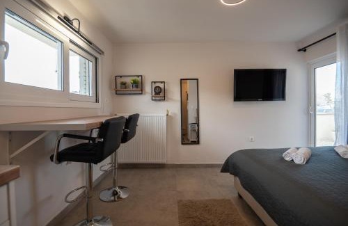 Ampelokipoi Apartment | Studio with panoramic Athens view