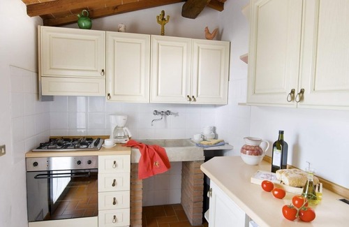 Vinci Apartment | Studio with private balcony, great views, wifi, shared pool, close to village