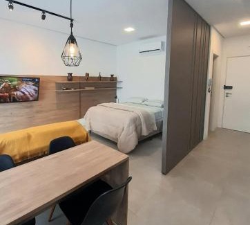 Centro Apartment | Studio Xavante - novo, confortável, com garagem coberta e portaria 24h