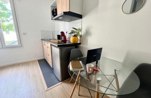 Chatellerault Apartment | Studios modernes et chaleureux proche gare avec accès jardin