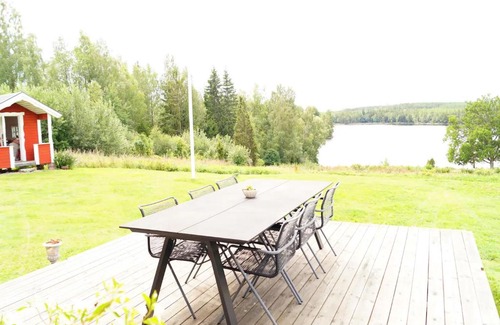 Bruzaholm House | Stuga med sjöutsikt.