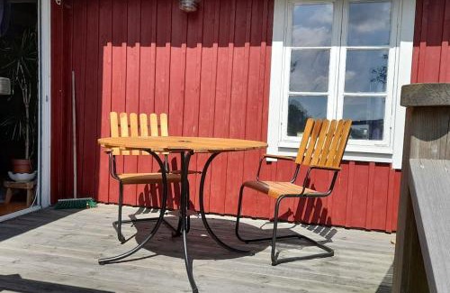 Ljungbyhed House | Stugan Ugglebo med campingdusch och utedass