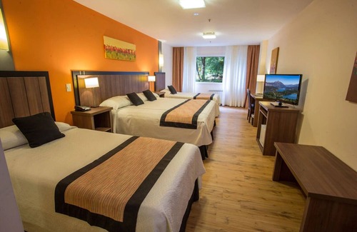 San Carlos de Bariloche Hotel | Stunning Retreat Room for Families, Friends, Large Groups, & Nature Lovers