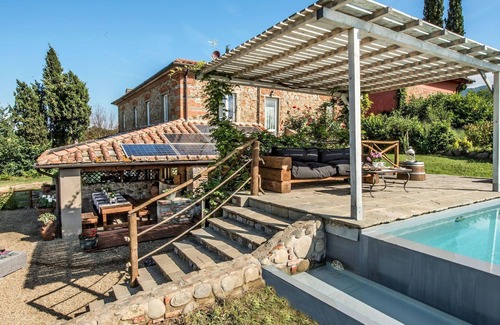 Terranuova Bracciolini Villa | Stunning private villa for 12 people with WIFI, private pool, A/C, TV, patio and pets allowed