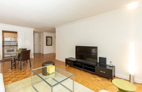 Fenway–Kenmore Apartment | Stunning 1 Bedroom in Luxury High Rise with Views