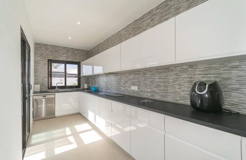 Playa Blanca Villa | Stunning 3 Bed 2 Bath Villa in Playa Blanca