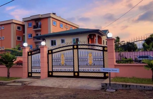 Limbe House | Stunning 3-Bedrooms GuestHouse in Limbe Cameroon