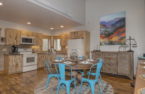 Silvercreek Condo | Stunning 3B/3B ski in/out mtn retreat w/steam shower & Mountain View’s!