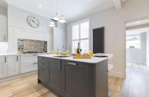 Cheltenham House | Stunning 5 Bed 4 Bath Period Home