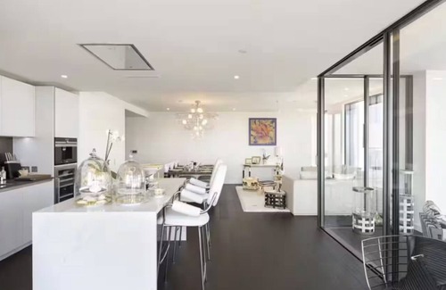 Vauxhall Apartment | Stunning 5B Penthouse Views London - 1of2 -