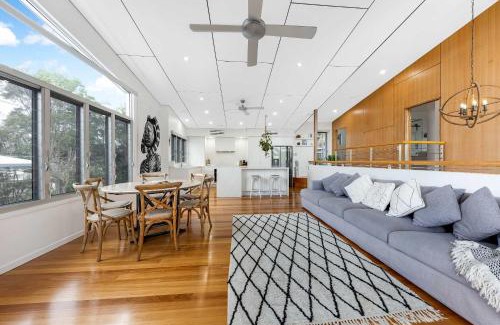 Alexandra Headland House | Stunning Alex Heads Beach House - Pet friendly