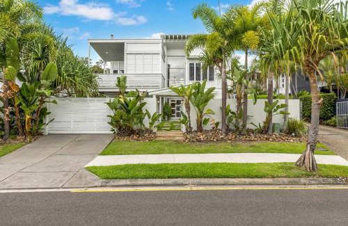 Alexandra Headland House | Stunning Alex Heads Beach House - Pet friendly