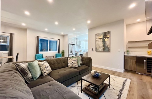 Wallingford House | Stunning and Stylish City Home W/1 Car Garage & AC