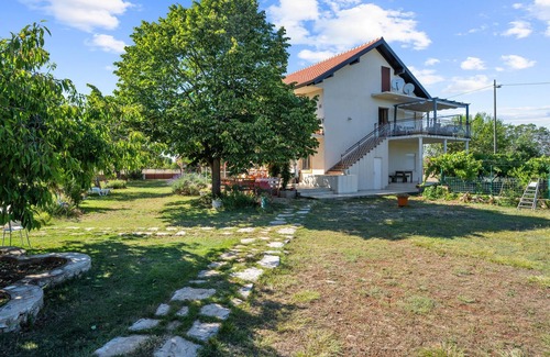 Gradina Apartment | Stunning apartment in Lozovac with WiFi