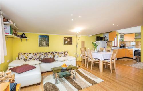 Pobri Apartment | Stunning Apartment In Matulji With Wifi