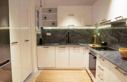 Ilisia Apartment | Stunning Apartment in Pagrati - Walk to Metro