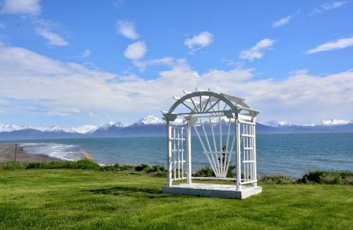 Homer House | Stunning Beachside Vacation Rental for Family or Group Glamping Escapes to Alaska