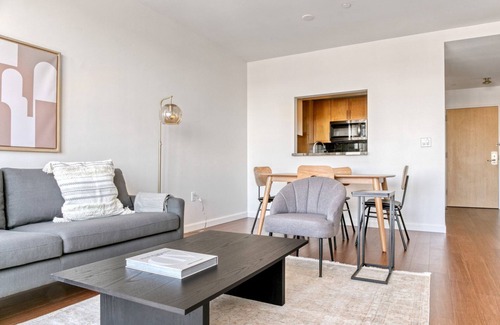 Cambridgeport Apartment | Stunning Central Square 1BR w/Gym & W/D, by Blueground