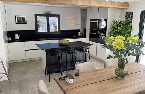 Roquefort-les-Pins Villa | Stunning, contemporary, newly renovated 4 bedroom/4 bathroom Villa with pool.