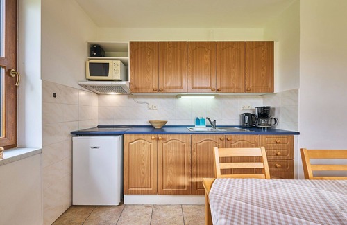 Starkov House | Stunning private villa for 6 guests with WIFI, pool, TV, patio, pets allowed and panoramic view