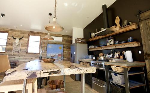 Lone Pine Apartment | Stunning Design Rental Incredible for a Luxury Escape in Lone Pine, California