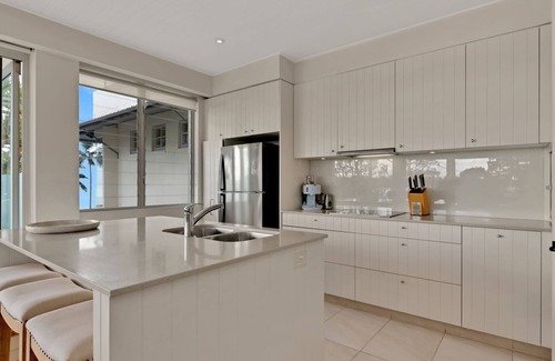 Noosaville Apartment | Stunning Executive 3 bedroom Noosa River Apartment