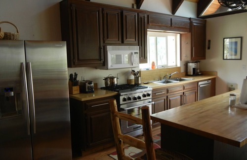 June Lake House | Stunning Family Chalet -Incredible Waterfall Views - Dog Friendly Pool Table