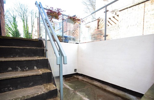 Didsbury Apartment | Stunning Flat in West Didsbury Near Burton Road