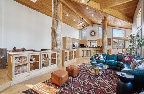 Gorgosa House | Stunning Golf Course Retreat on 15th Hole at Jeremy Ranch