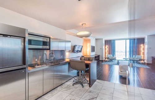 Las Vegas Apartment | Stunning High Rise Condo